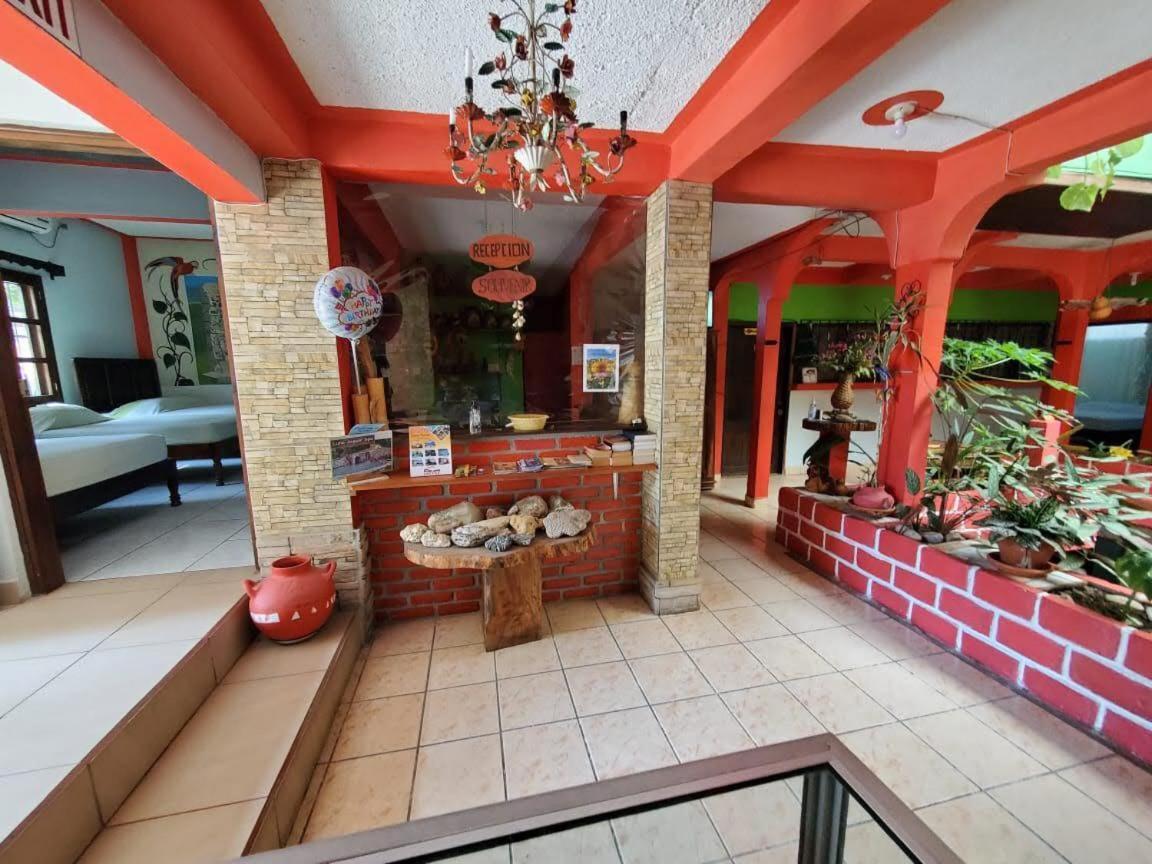 Hotel&Hostal Yaxkin Copán Buitenkant foto