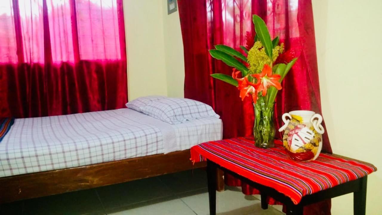 Hotel&Hostal Yaxkin Copán Buitenkant foto