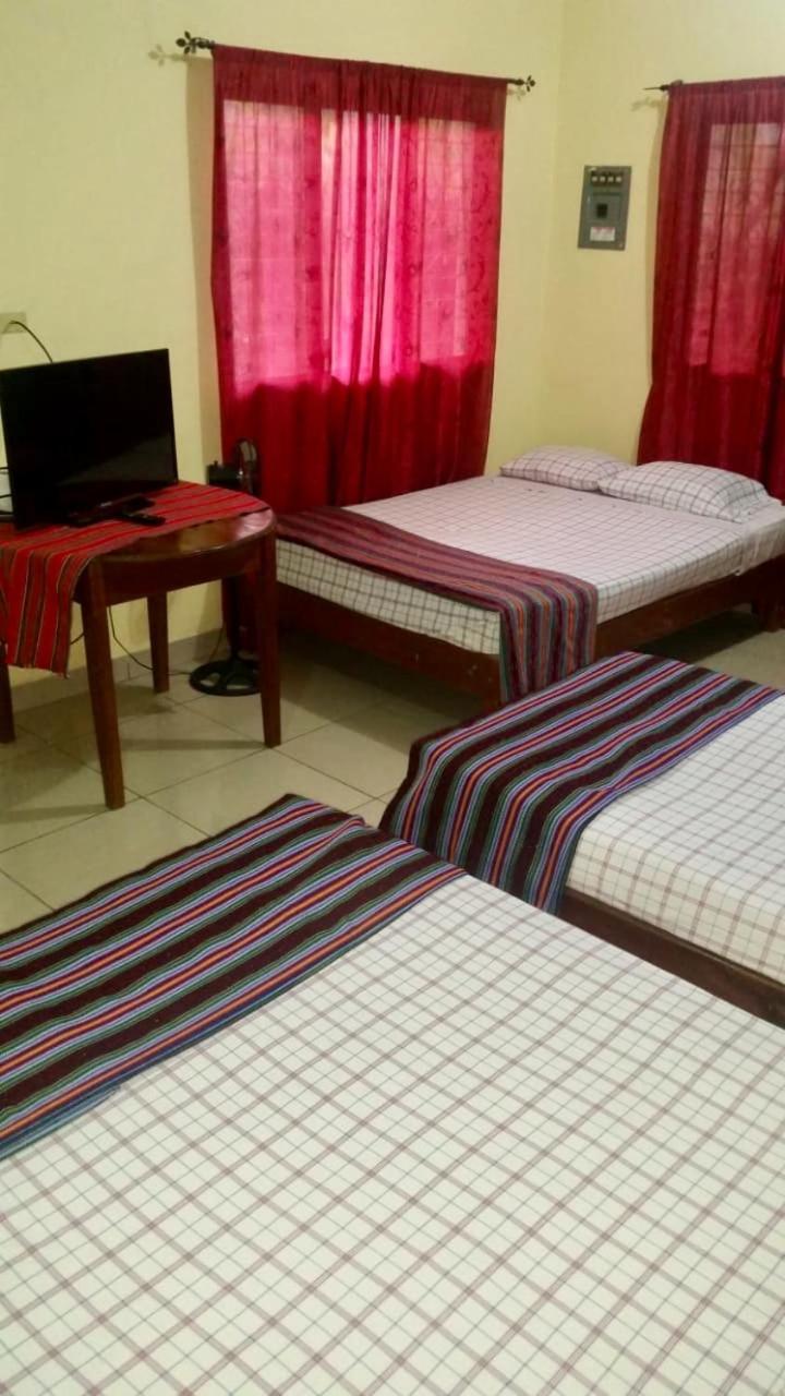 Hotel&Hostal Yaxkin Copán Buitenkant foto
